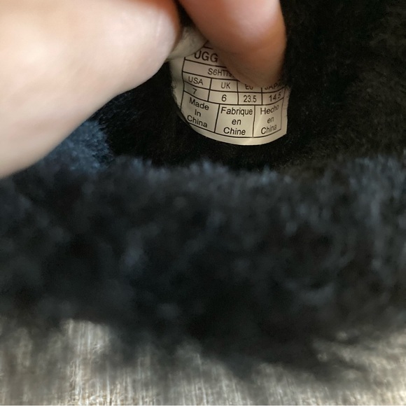 Toddler UGG Black Bow Boots - Picture 3 of 4